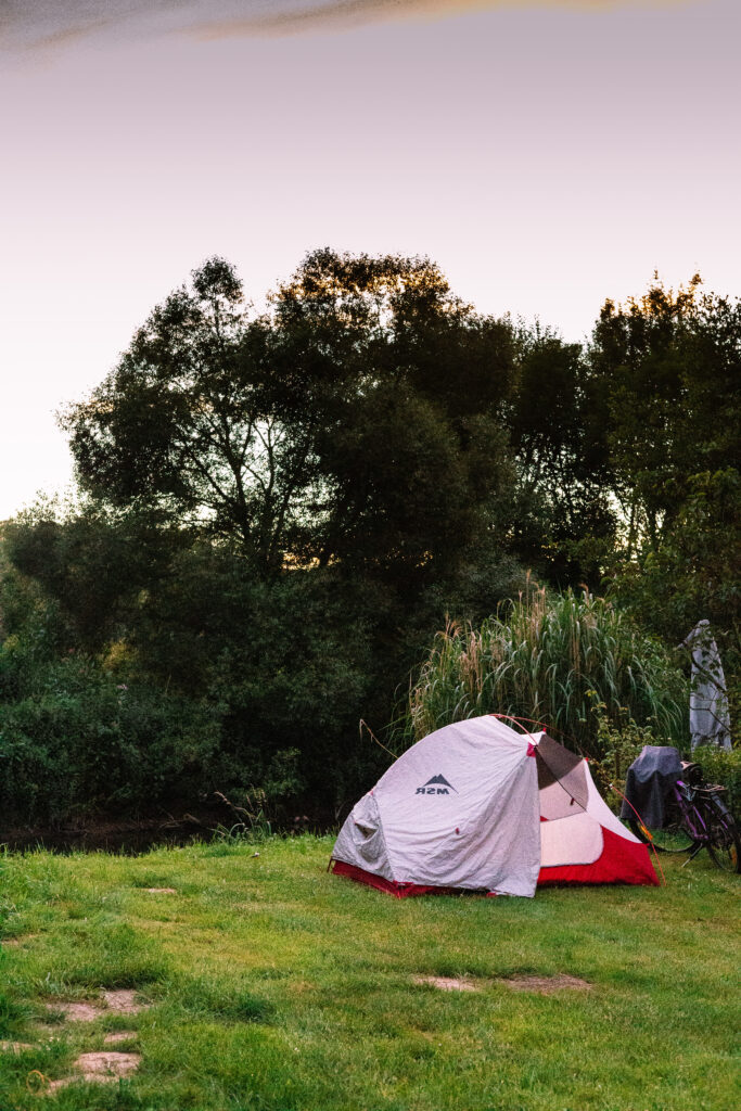 Campingplatz direkt am Fluss